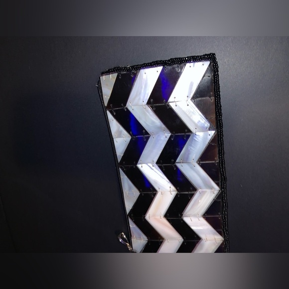 Mad, by design. Black and White shelled clutch. Used. - Picture 3 of 5